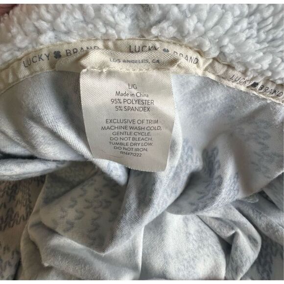 Lucky Brand Geometric Snowflake Patterned Super Soft Robe With Belt - Picture 4 of 5